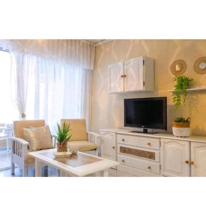 Апартаменты Pink Catia Coqueto Piso Playa Del Cura Торевьиа Экстерьер фото